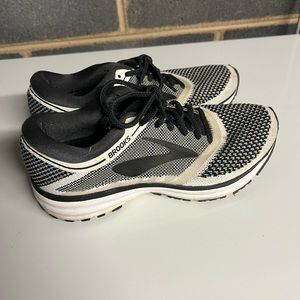 Brooks Ghost. Womens 7.